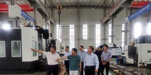 西海岸新区管委副主任谢龙目一行 到阿伐流体控制有限公司调研